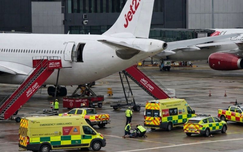 🚨 SÚLYOS BALESET A MANCHESTERI REPÜLŐTÉREN – EGY FÉRFI LEZUHANT EGY REPÜLŐRŐL 🚨