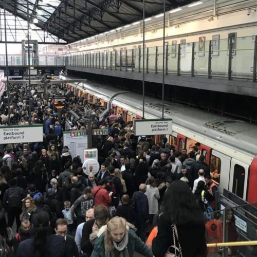 ⚠️ KÁOSZ A LONDONI KÖZLEKEDÉSBEN: LEZÁRÁSOK + KÖZELGŐ SZTRÁJKOK BORÍTHATJÁK A HÉTVÉGÉT