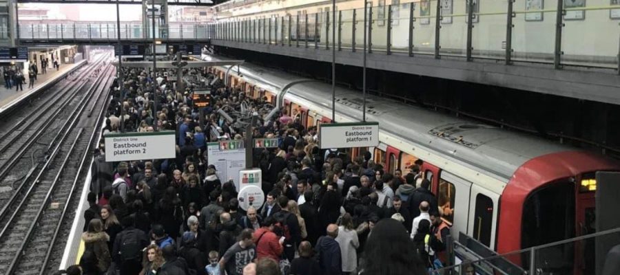 ⚠️ KÁOSZ A LONDONI KÖZLEKEDÉSBEN: LEZÁRÁSOK + KÖZELGŐ SZTRÁJKOK BORÍTHATJÁK A HÉTVÉGÉT